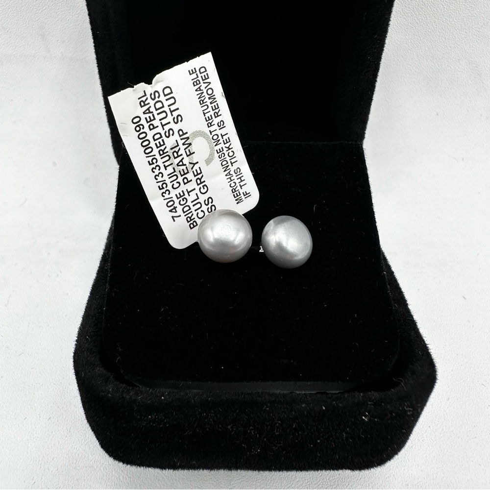 Cultured freshwater button‎ pearl stud earrings NWT